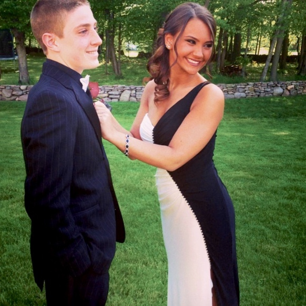 WORN ONCE Cashe asymmetric black & white prom/evening dress